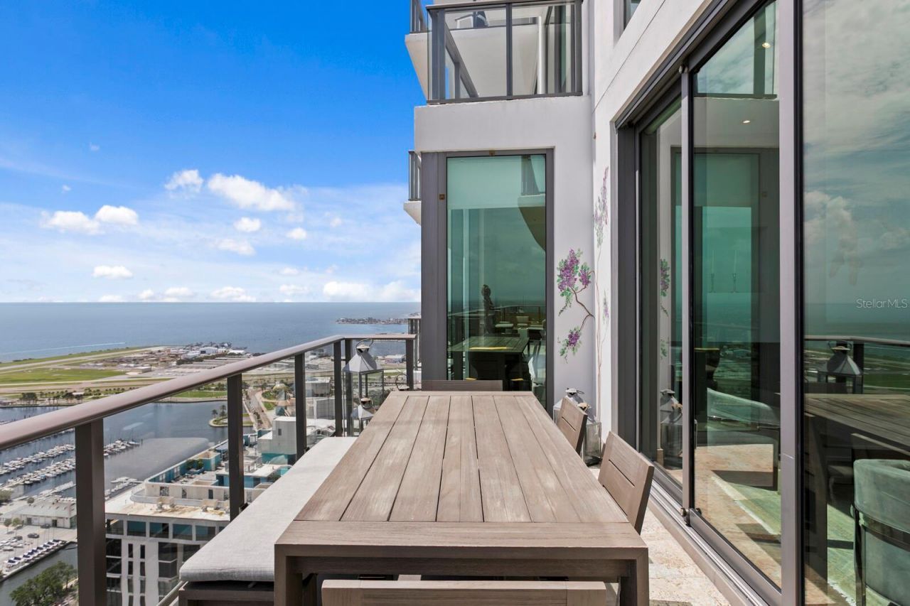 100 1st Avenue N, Unit 3905, Saint Petersburg, FL 33701 Photo