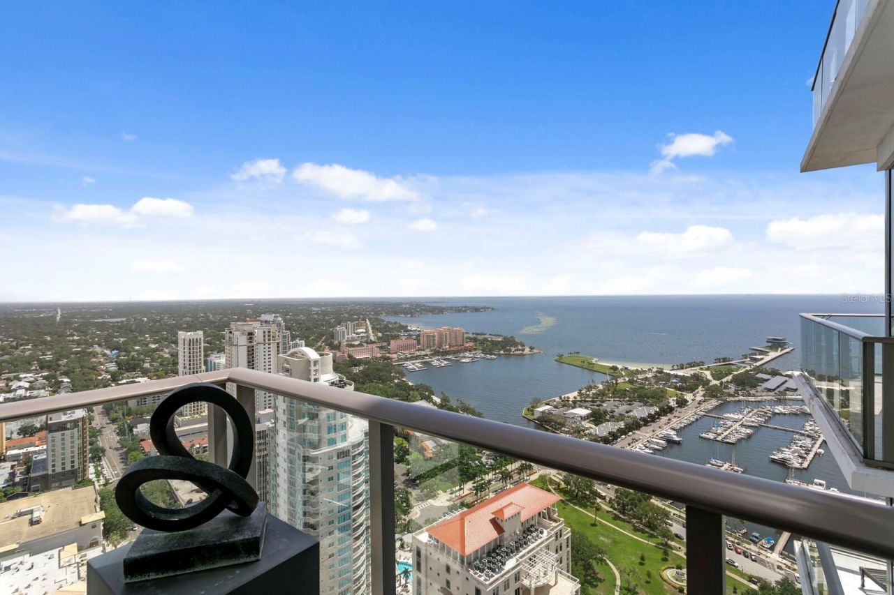 100 1st Avenue N, Unit 3905, Saint Petersburg, FL 33701 Photo