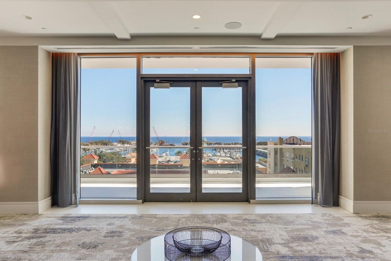 100 1st Avenue N, Unit 3905, Saint Petersburg, FL 33701 Photo