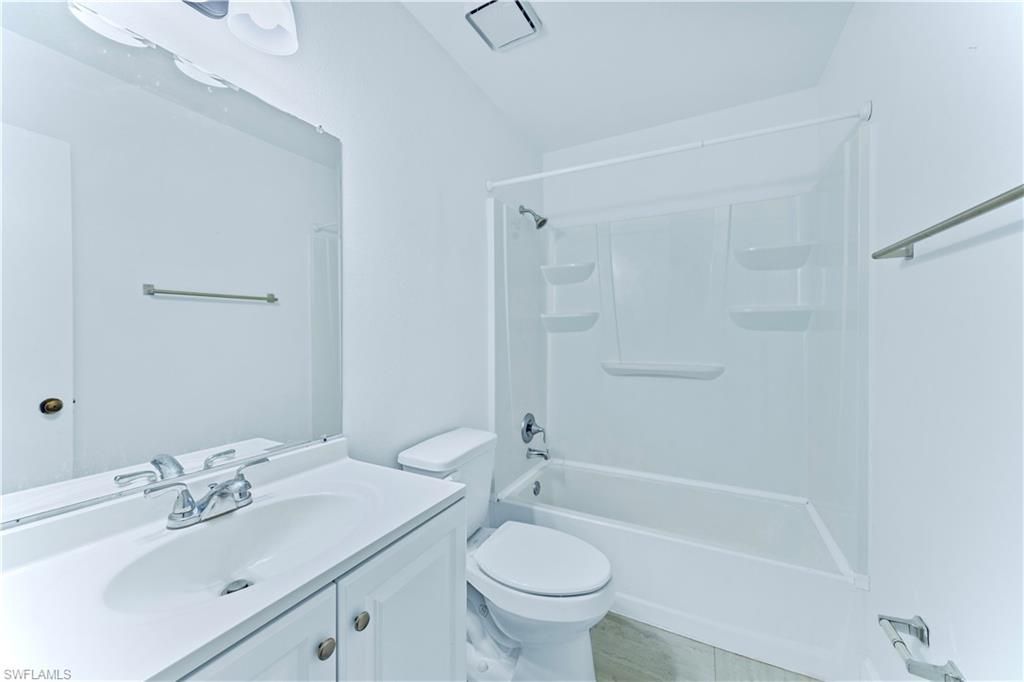 13160 Kings Point Dr, Unit 4, Fort Myers, FL 33919 Photo