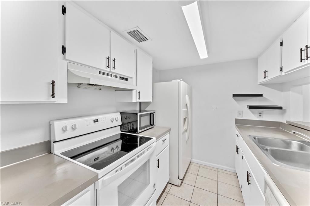 13160 Kings Point Dr, Unit 4, Fort Myers, FL 33919 Photo