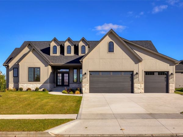 4617 Centennial Boulevard, Urbandale, IA 50323
