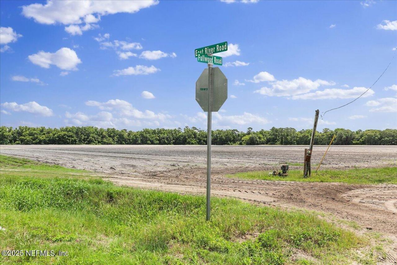 233 E River Road, East Palatka, FL 32131 Photo