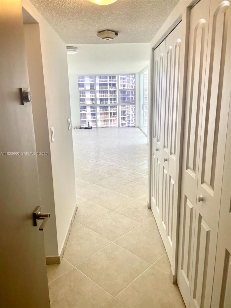 3731 N Country Club Dr, Unit 2023, Aventura, FL 33180 Photo