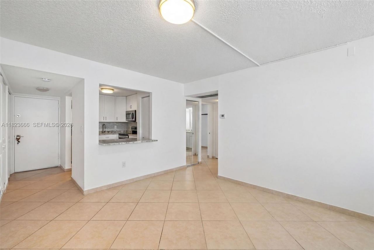 3731 N Country Club Dr, Unit 2023, Aventura, FL 33180 Photo