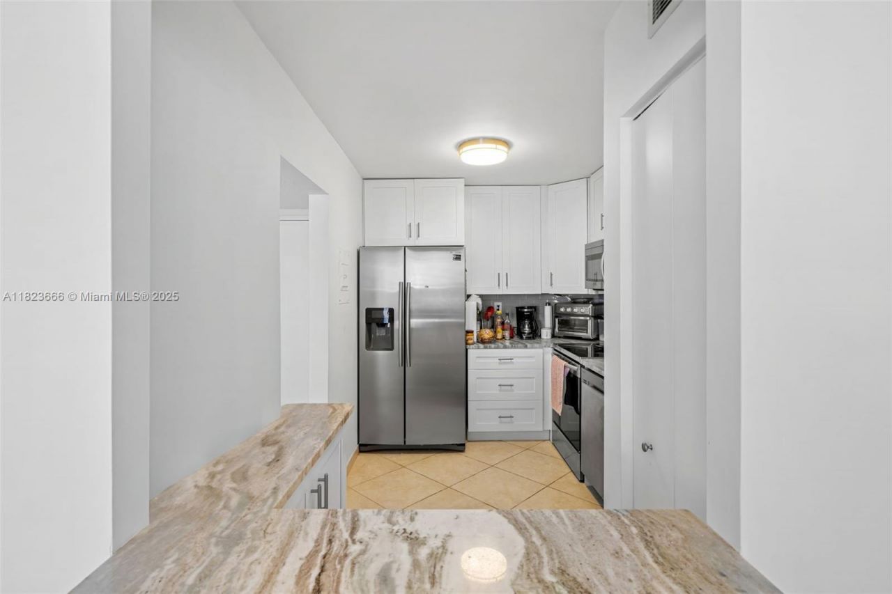 3731 N Country Club Dr, Unit 2023, Aventura, FL 33180 Photo