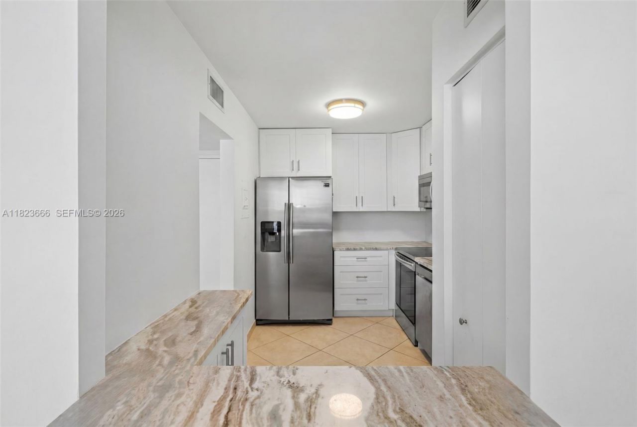 3731 N Country Club Dr, Unit 2023, Aventura, FL 33180 Photo