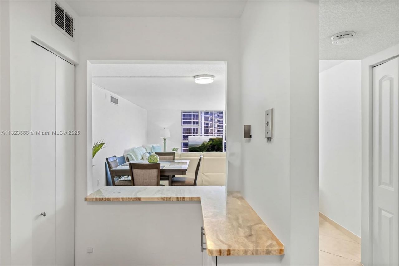 3731 N Country Club Dr, Unit 2023, Aventura, FL 33180 Photo