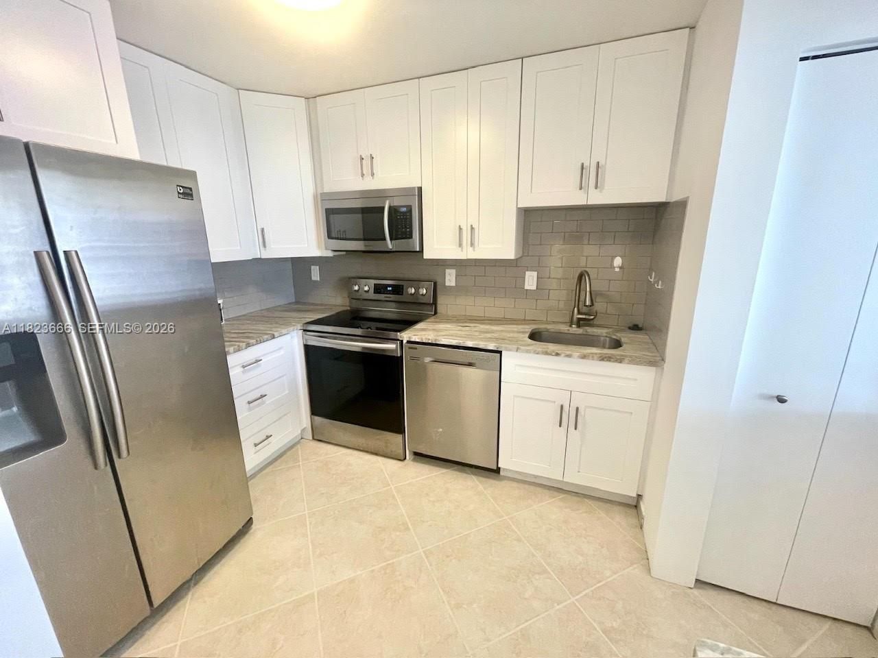 3731 N Country Club Dr, Unit 2023, Aventura, FL 33180 Photo
