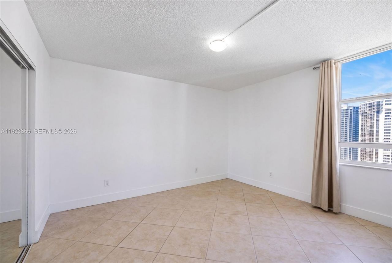 3731 N Country Club Dr, Unit 2023, Aventura, FL 33180 Photo