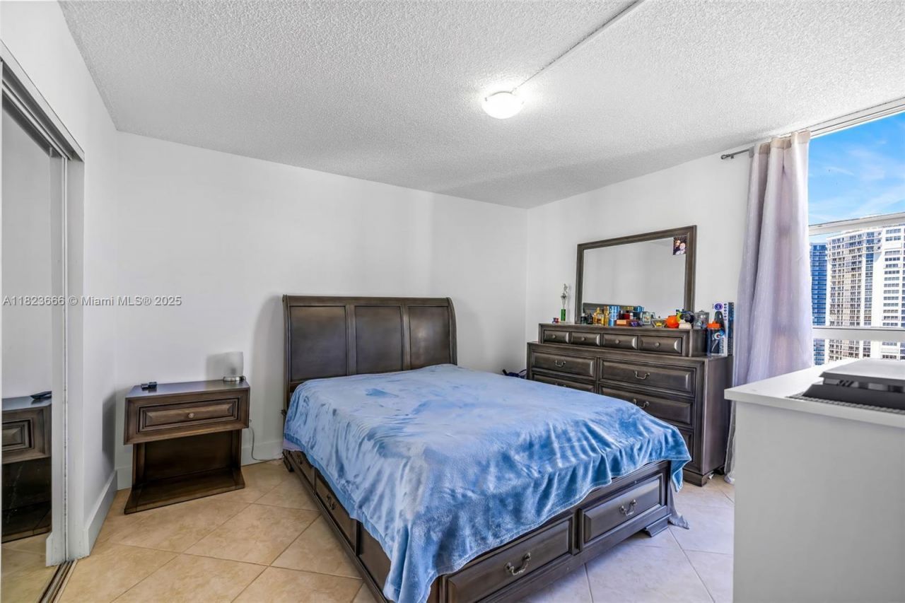 3731 N Country Club Dr, Unit 2023, Aventura, FL 33180 Photo