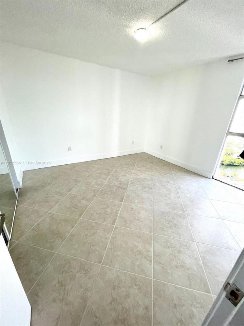 3731 N Country Club Dr, Unit 2023, Aventura, FL 33180 Photo