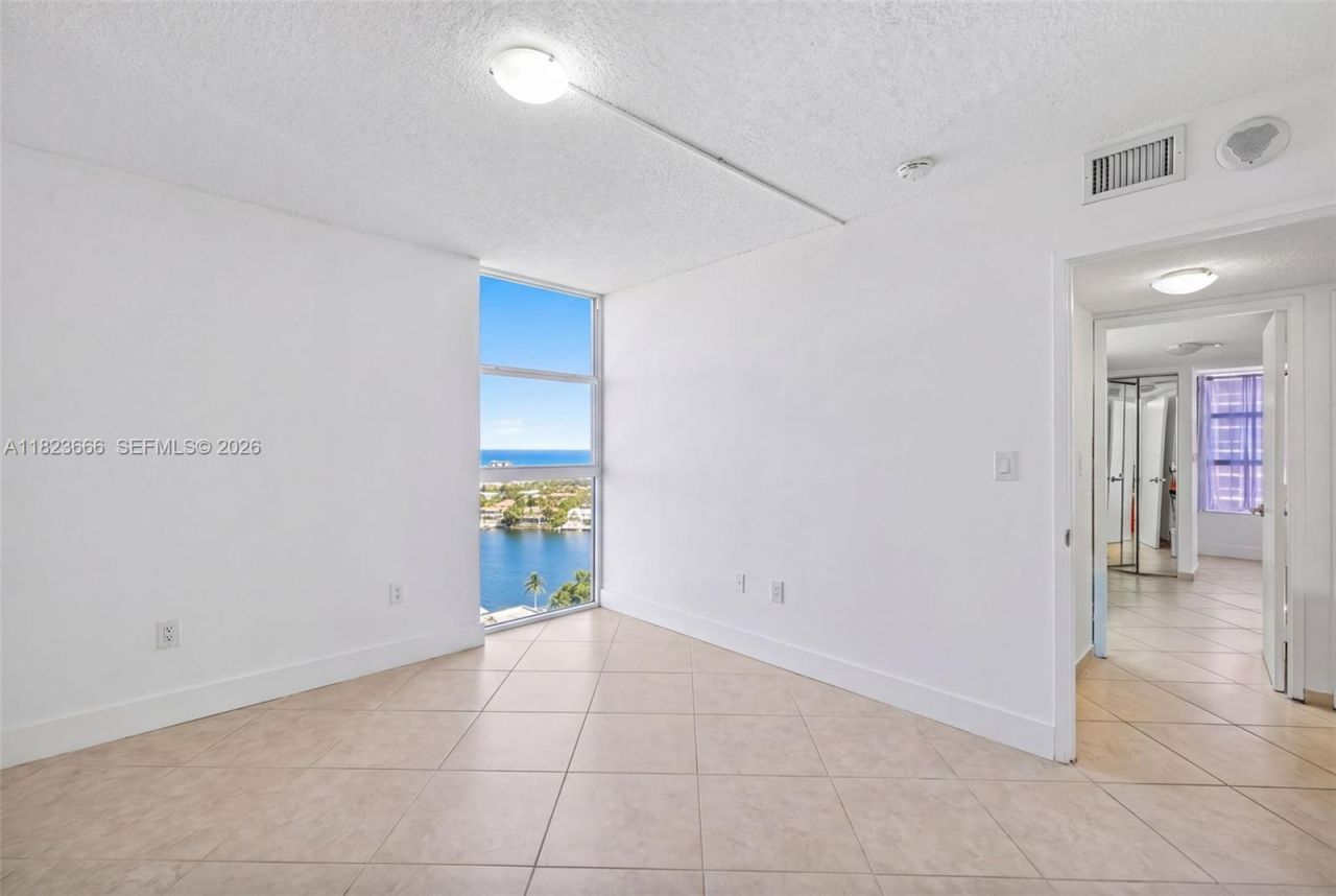 3731 N Country Club Dr, Unit 2023, Aventura, FL 33180 Photo