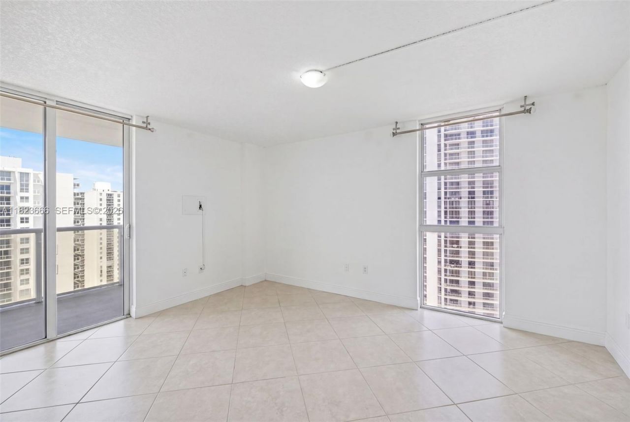 3731 N Country Club Dr, Unit 2023, Aventura, FL 33180 Photo
