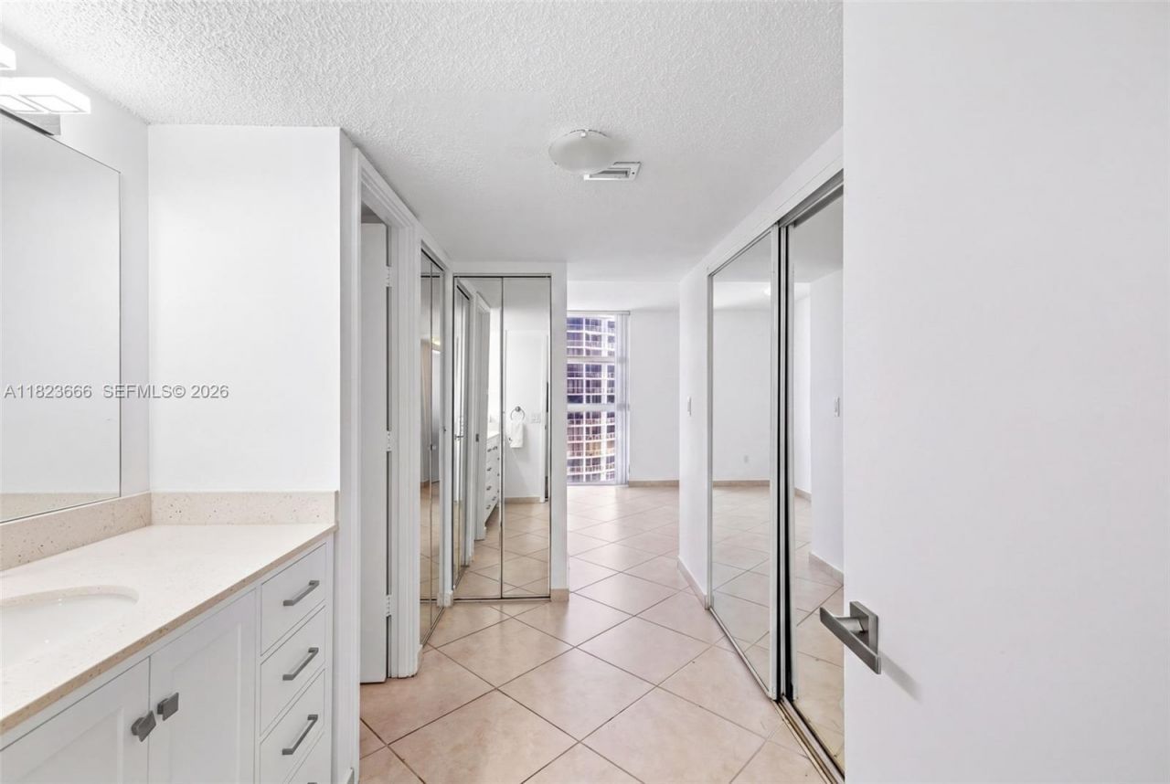 3731 N Country Club Dr, Unit 2023, Aventura, FL 33180 Photo