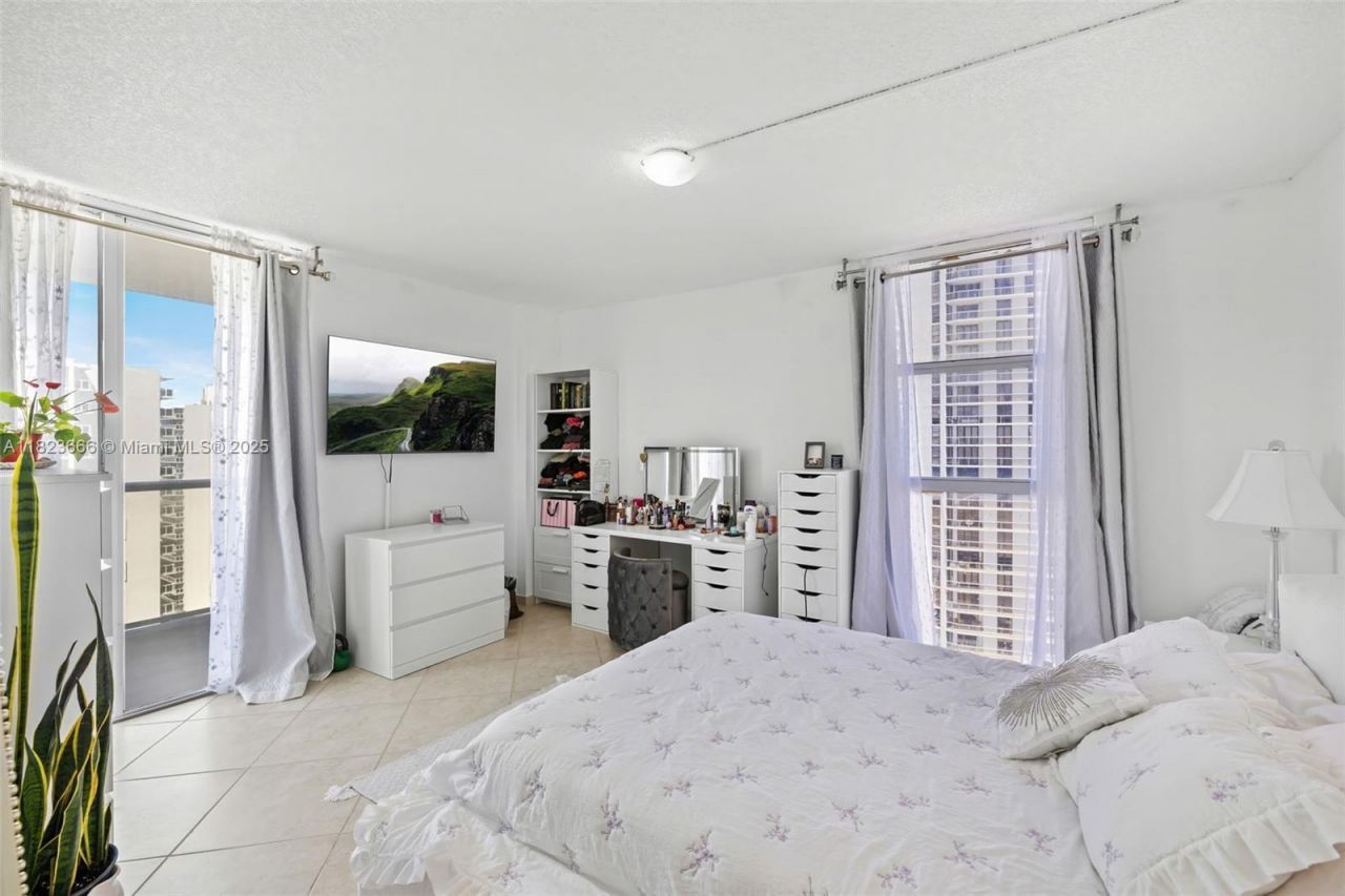 3731 N Country Club Dr, Unit 2023, Aventura, FL 33180 Photo