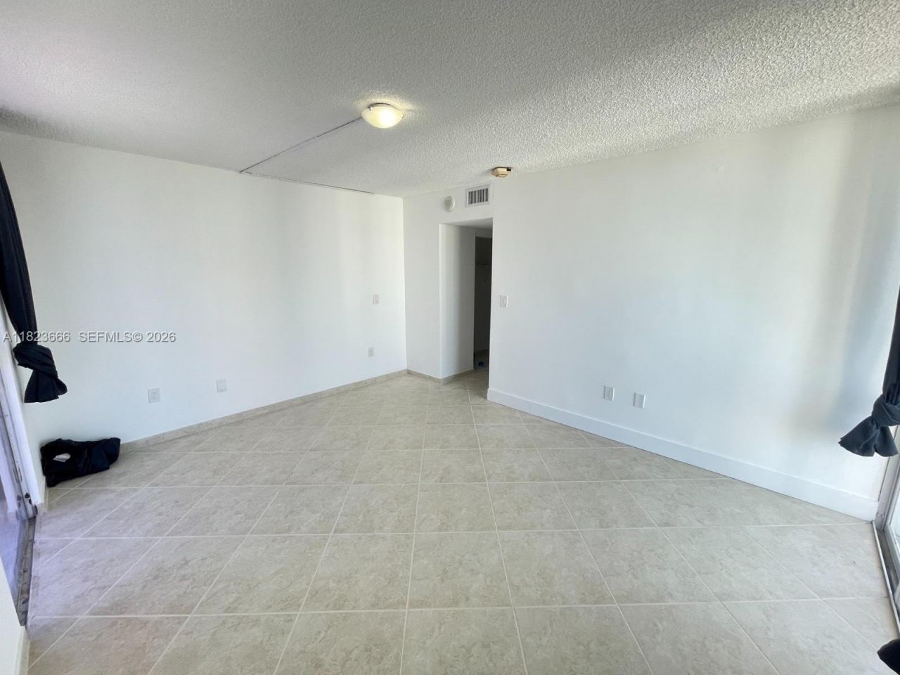 3731 N Country Club Dr, Unit 2023, Aventura, FL 33180 Photo