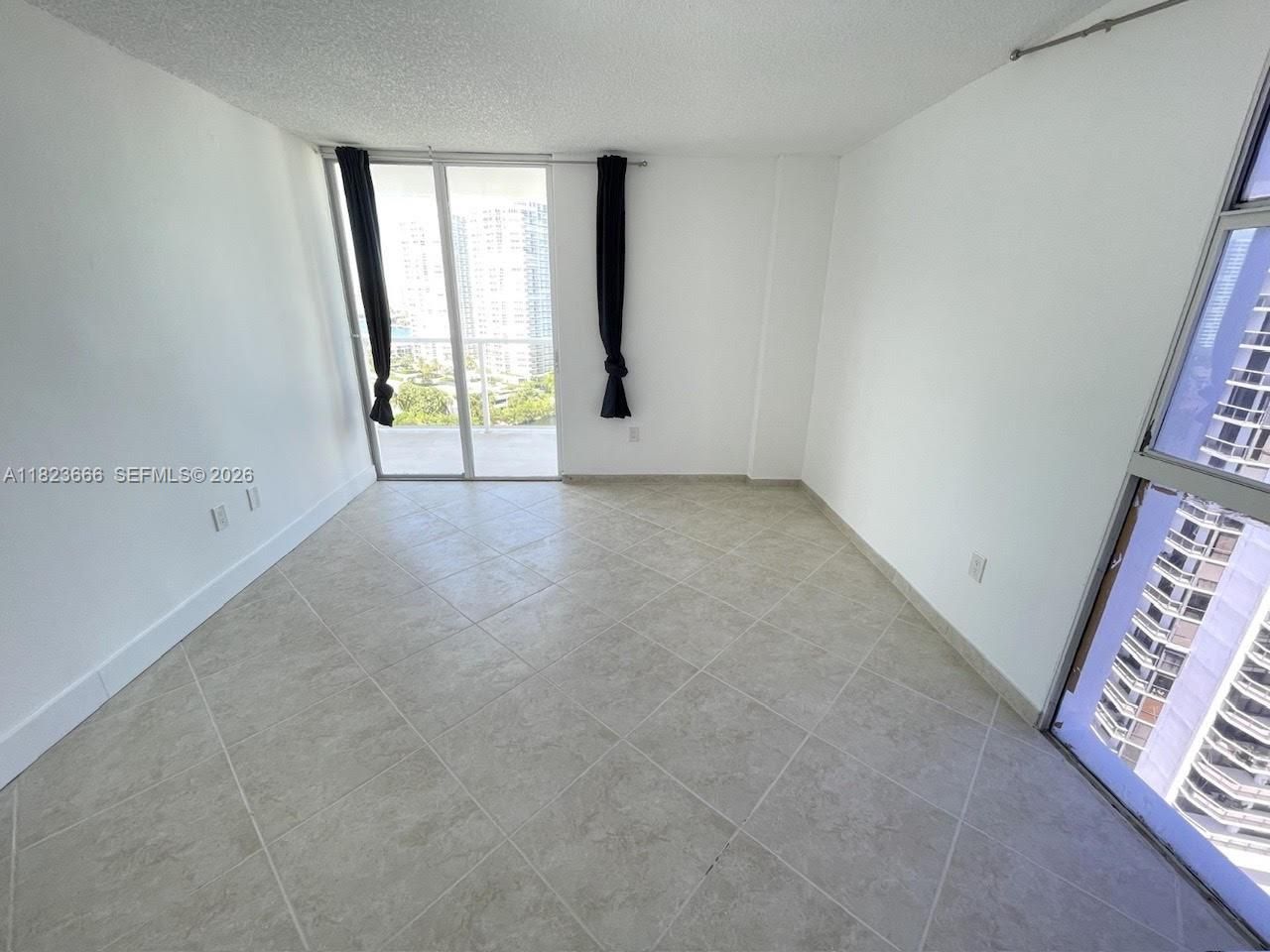 3731 N Country Club Dr, Unit 2023, Aventura, FL 33180 Photo
