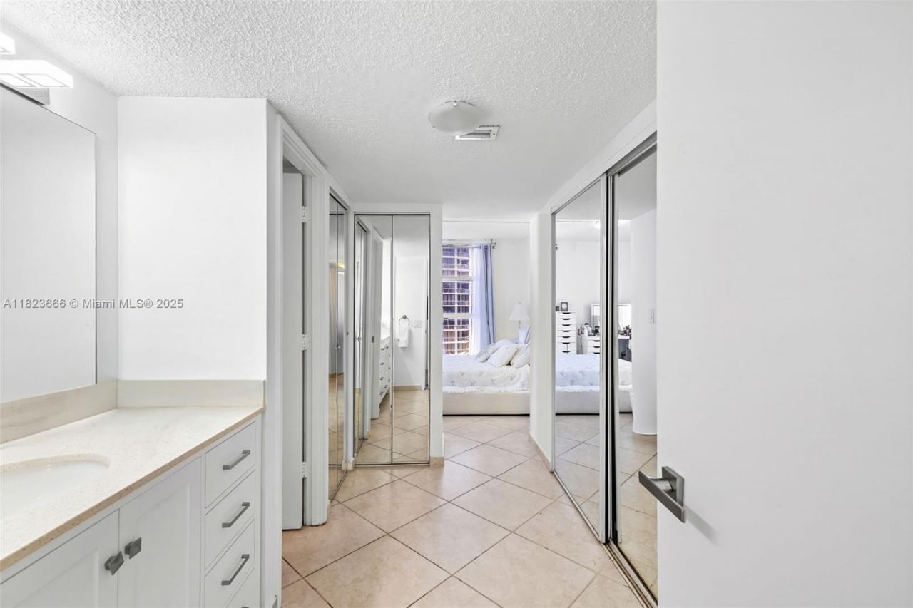 3731 N Country Club Dr, Unit 2023, Aventura, FL 33180 Photo