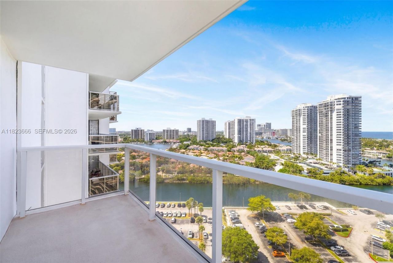 3731 N Country Club Dr, Unit 2023, Aventura, FL 33180 Photo