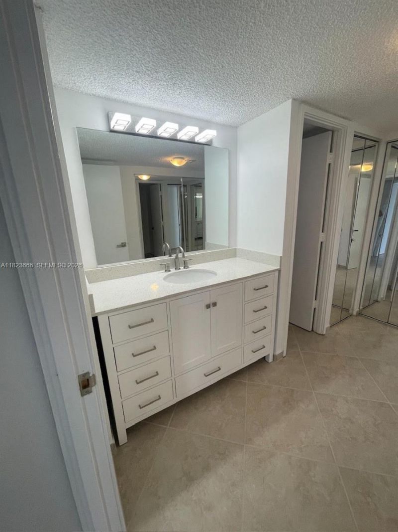 3731 N Country Club Dr, Unit 2023, Aventura, FL 33180 Photo