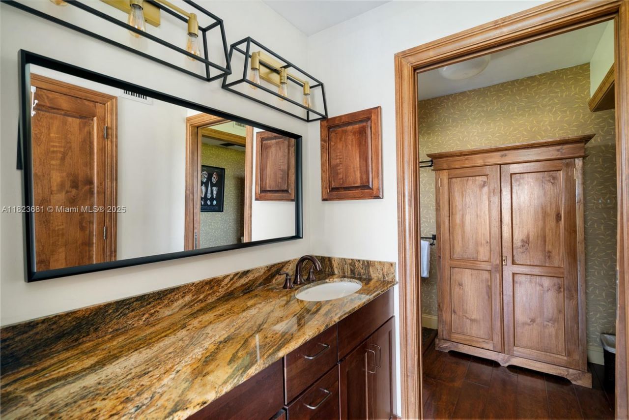 95 Coco Plum Dr, Unit 1A, Marathon, FL 33050 Photo