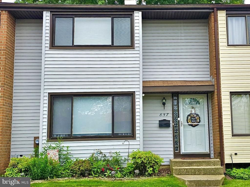 857 Jamestown Rd, East Windsor, NJ 08520 Main Photo