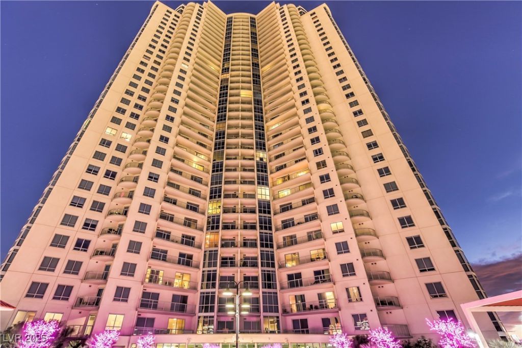 200 W Sahara Avenue, Unit 2210, Las Vegas, NV 89102 Main Photo