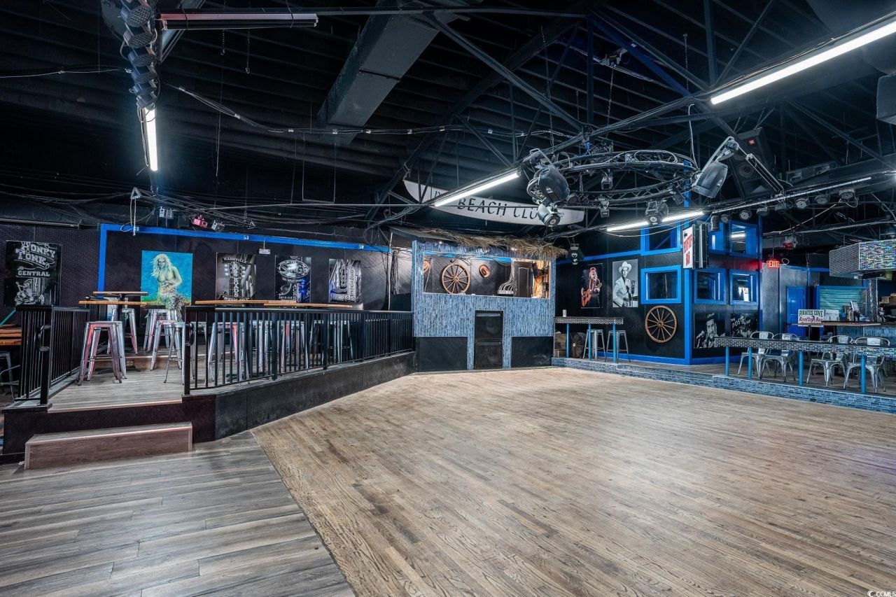 205 Main St. Photo 18