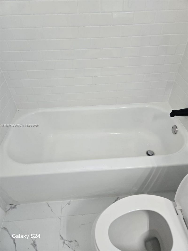 1000 W 28 St, Unit 17, Hialeah, FL 33010 Photo