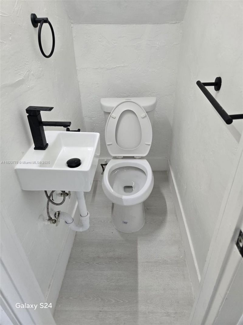 1000 W 28 St, Unit 17, Hialeah, FL 33010 Photo