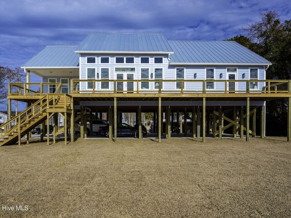 11 Starboard Court, Aurora, NC 27806