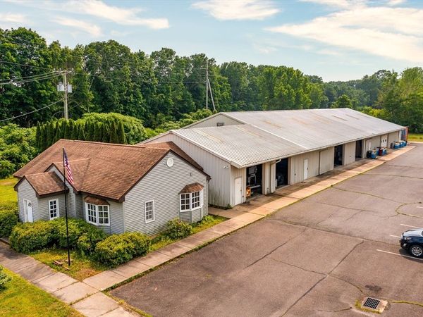 16 Arthur St, Easthampton, MA 01027