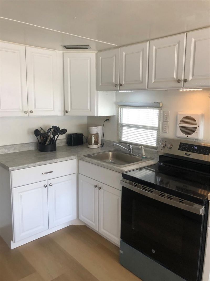 4851 W Gandy Boulevard, Unit B2L10, Tampa, FL 33611 Photo