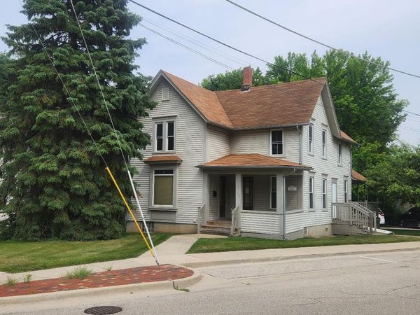 329 Jefferson Street, Algonquin, IL 60102