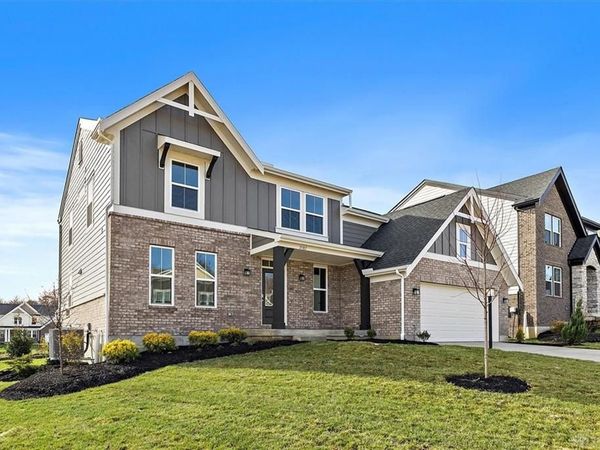 2587 Golden Leaf Drive, Beavercreek, OH 45431
