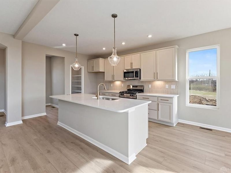 2587 Golden Leaf Drive, Beavercreek, OH 45431 Photo 4