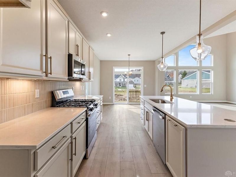 2587 Golden Leaf Drive, Beavercreek, OH 45431 Photo 5