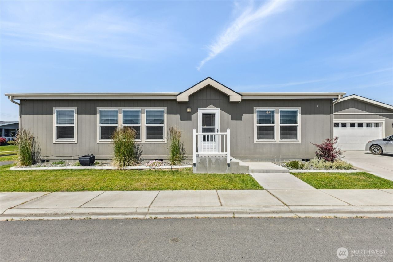 1701 E Burr Avenue, Unit 67, Moses Lake, WA 98837 Main Photo