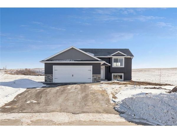 492 Coyote Way, New Richmond, WI 54017
