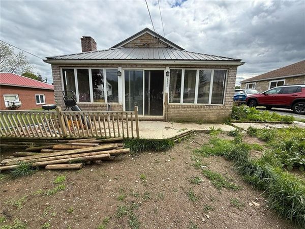 1453 W Pitt St, Jennerstown, PA 15547