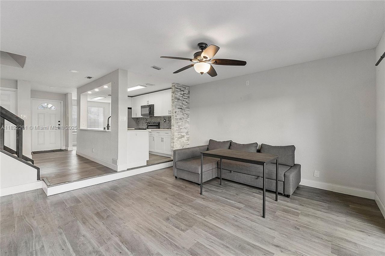 8239 NW 8th St, Unit 3, Plantation, FL 33324 Photo