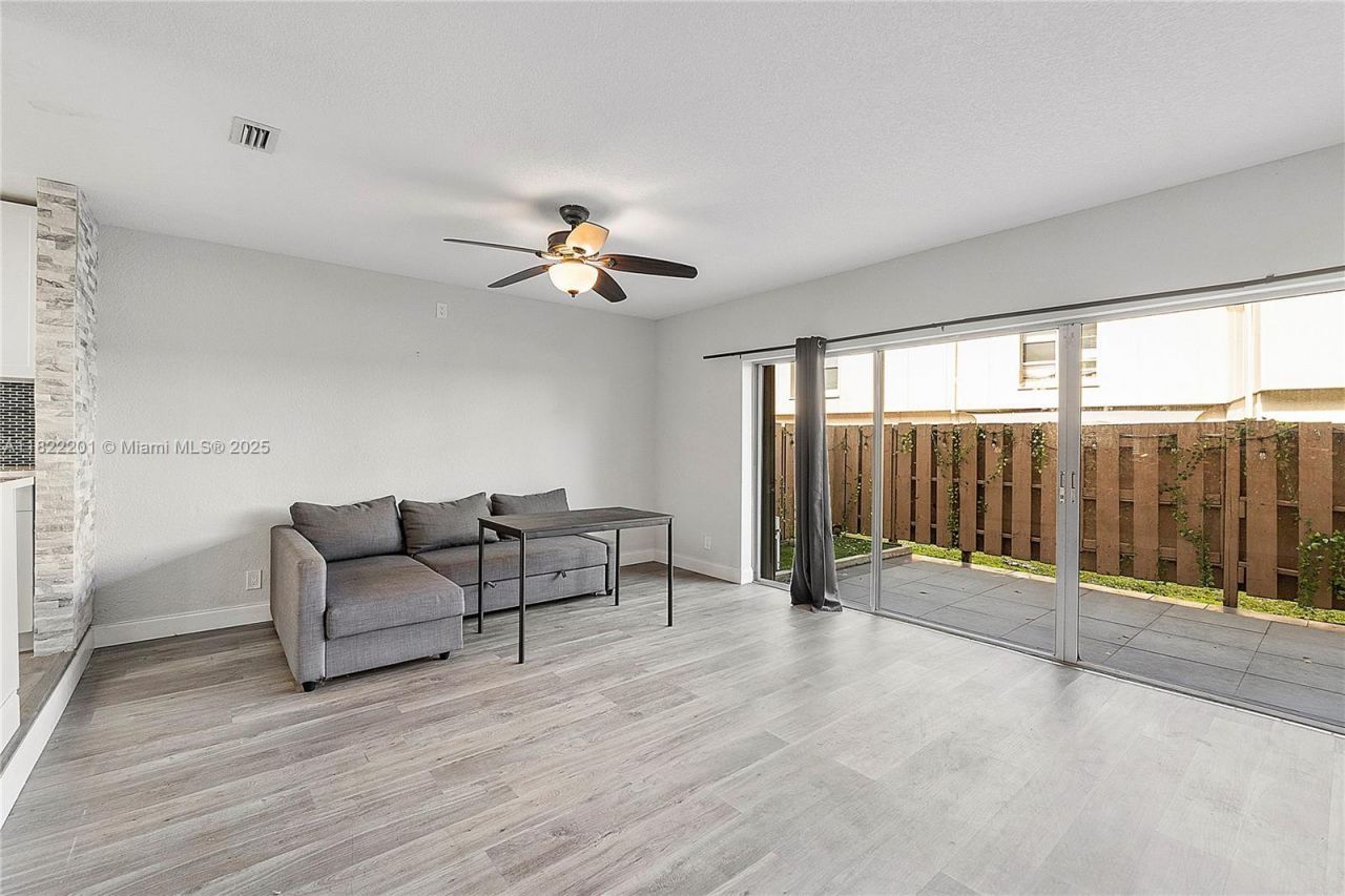 8239 NW 8th St, Unit 3, Plantation, FL 33324 Photo