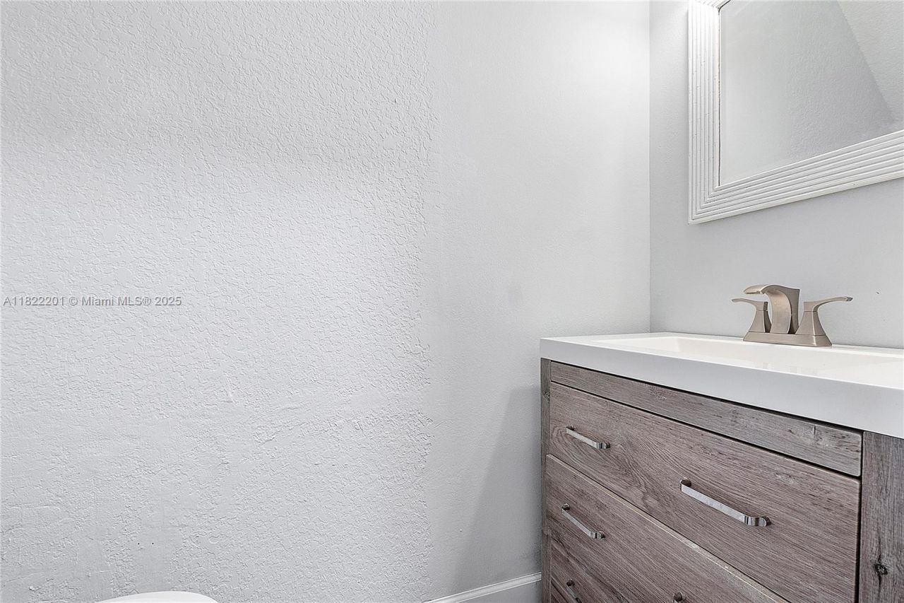 8239 NW 8th St, Unit 3, Plantation, FL 33324 Photo