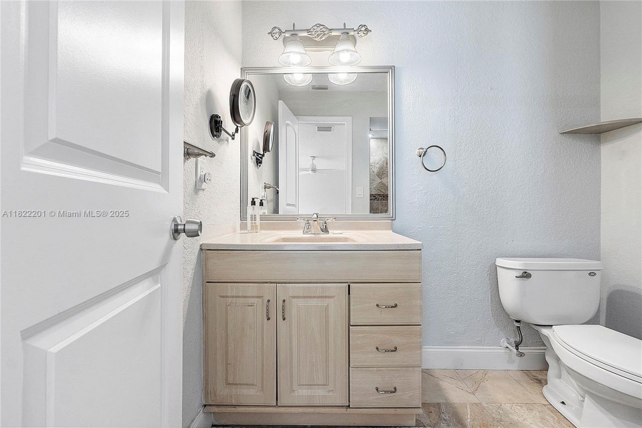 8239 NW 8th St, Unit 3, Plantation, FL 33324 Photo