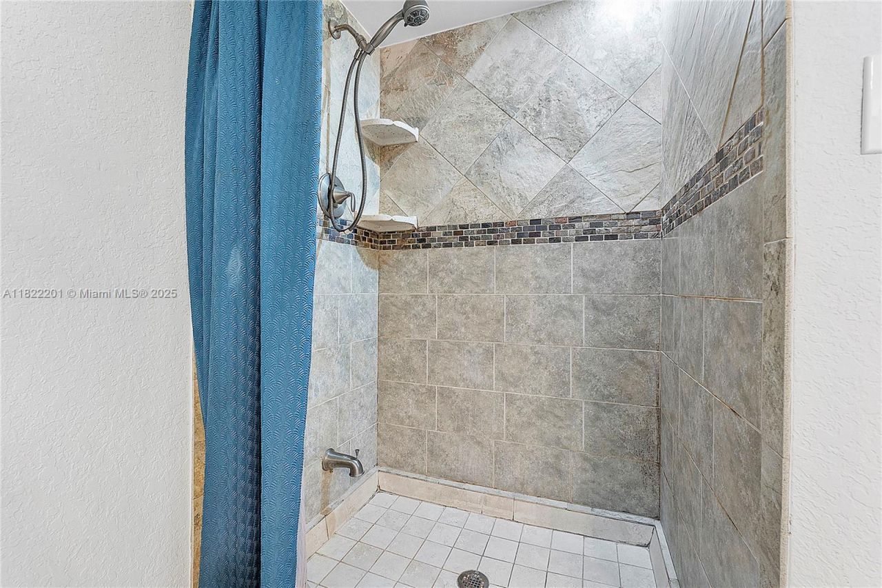 8239 NW 8th St, Unit 3, Plantation, FL 33324 Photo