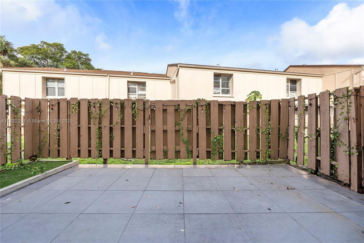 8239 NW 8th St, Unit 3, Plantation, FL 33324 Photo