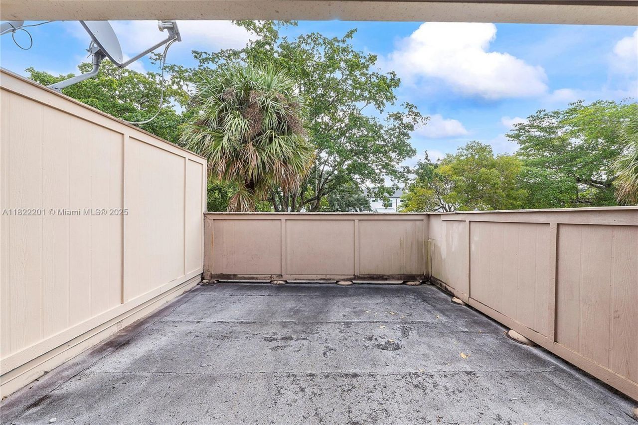 8239 NW 8th St, Unit 3, Plantation, FL 33324 Photo