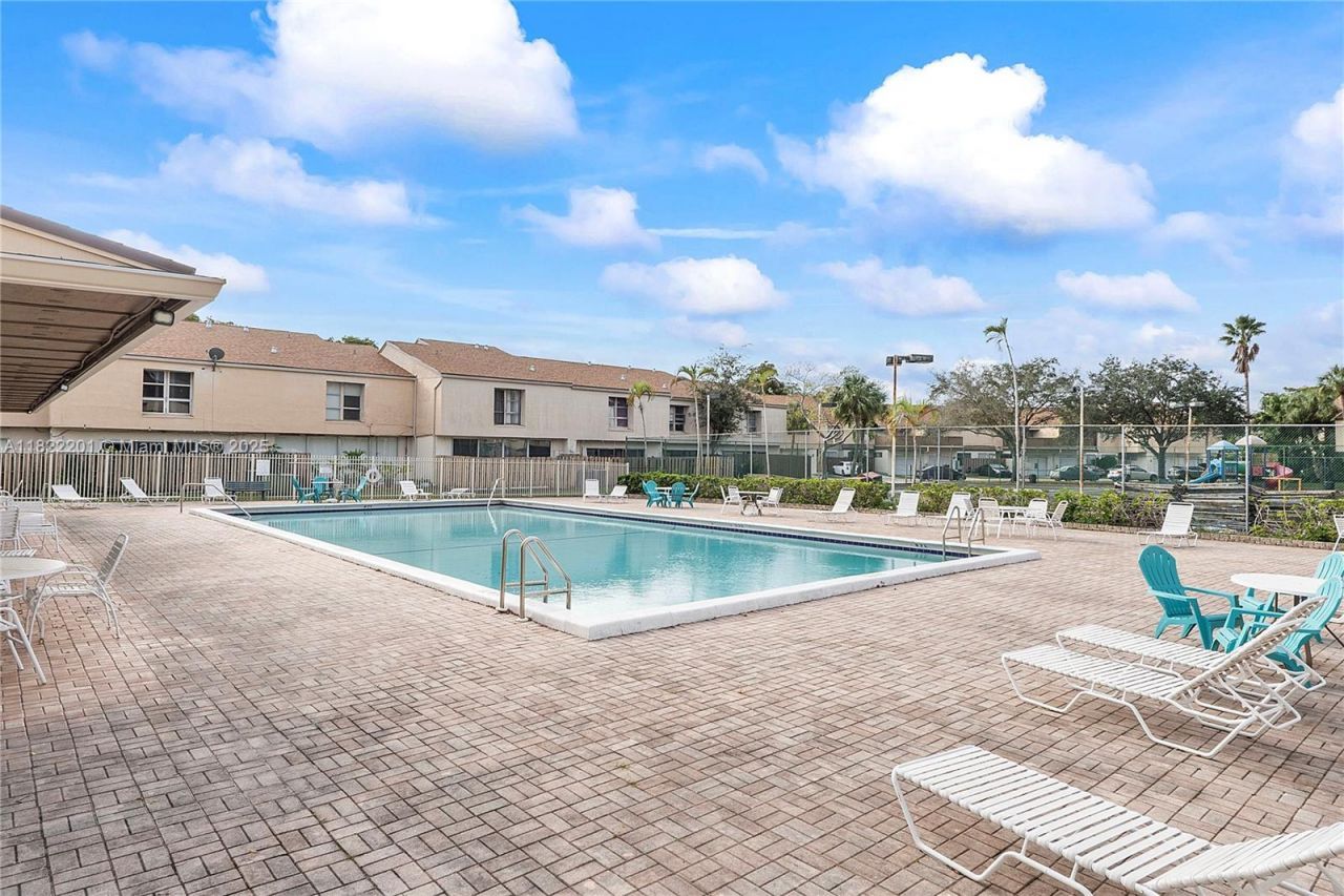 8239 NW 8th St, Unit 3, Plantation, FL 33324 Photo