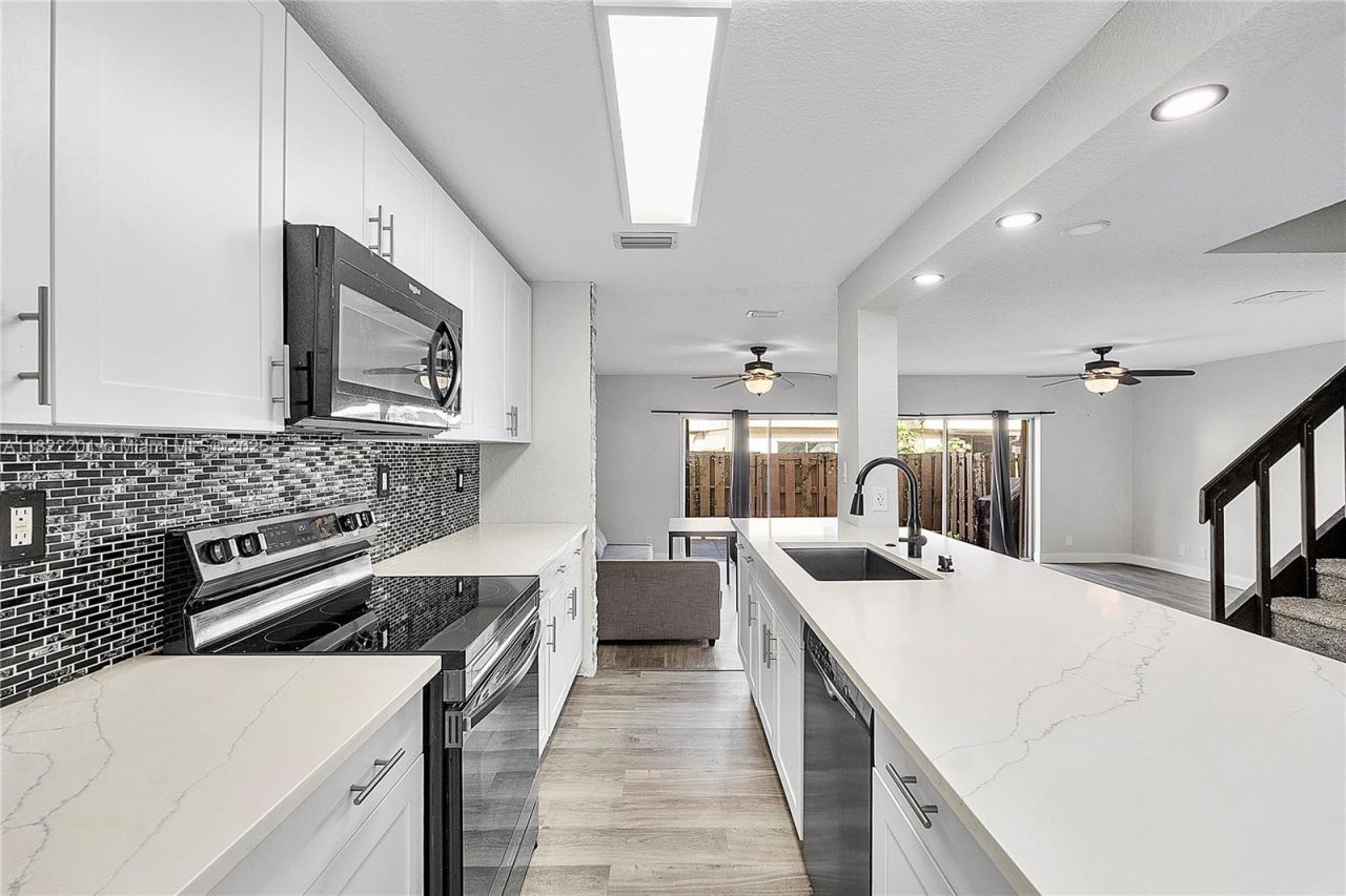 8239 NW 8th St, Unit 3, Plantation, FL 33324 Photo